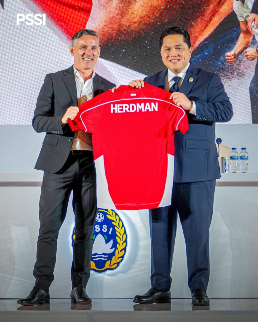 HLV John Herdman ra mắt ĐT Indonesia