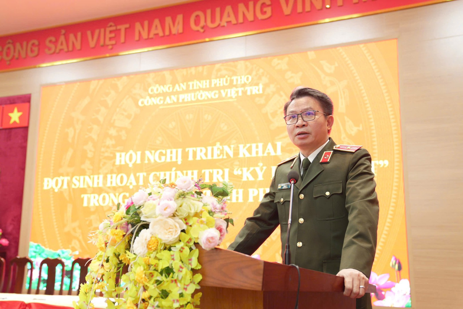 Thiếu tướng Nguyễn Minh Tuấn chỉ đạo sinh hoạt chính trị tại Công an phường Việt Trì
