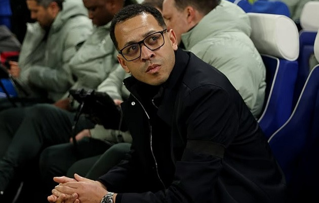 Tuần trăng mật của Liam Rosenior tại Chelsea đã chính thức khép lại sau trận thua Arsenal.