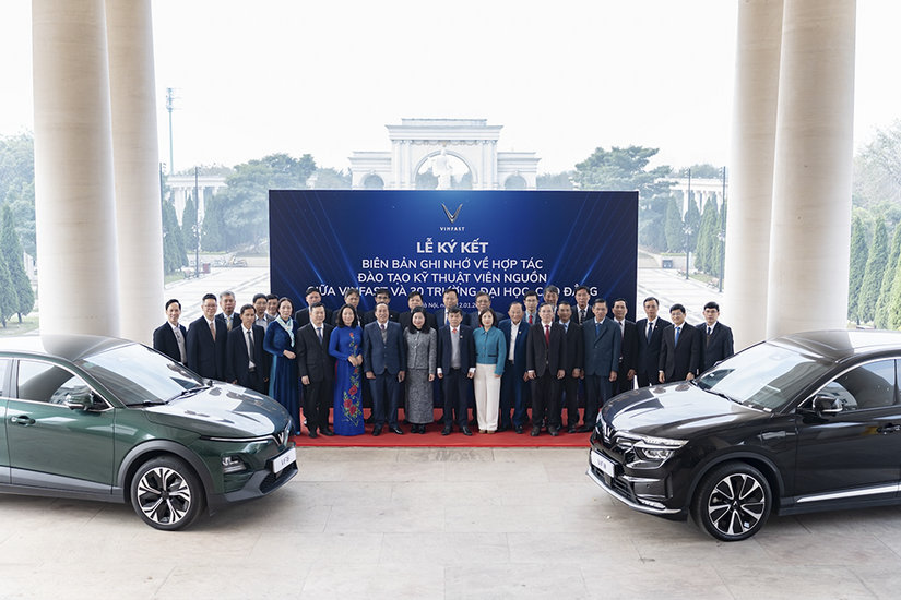 VinFast tài trợ xe điện làm học liệu thực hành cho các trường đại học