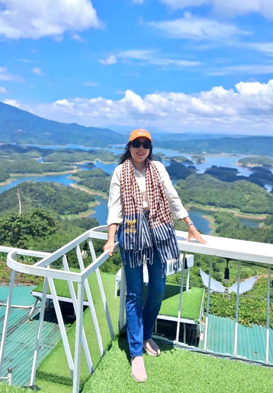 Huỳnh Hiền - Phi Phi