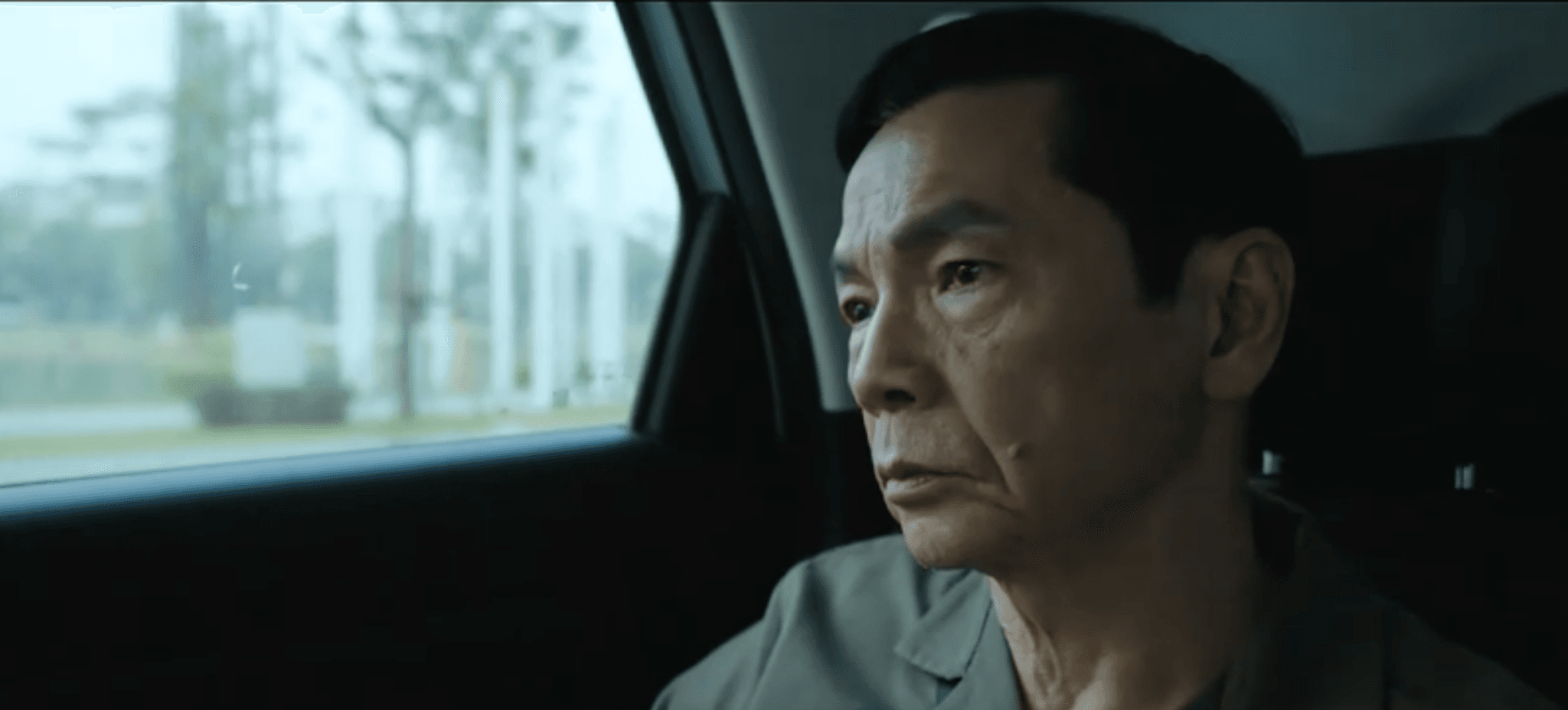 Triển đưa đón ông Sách đi làm