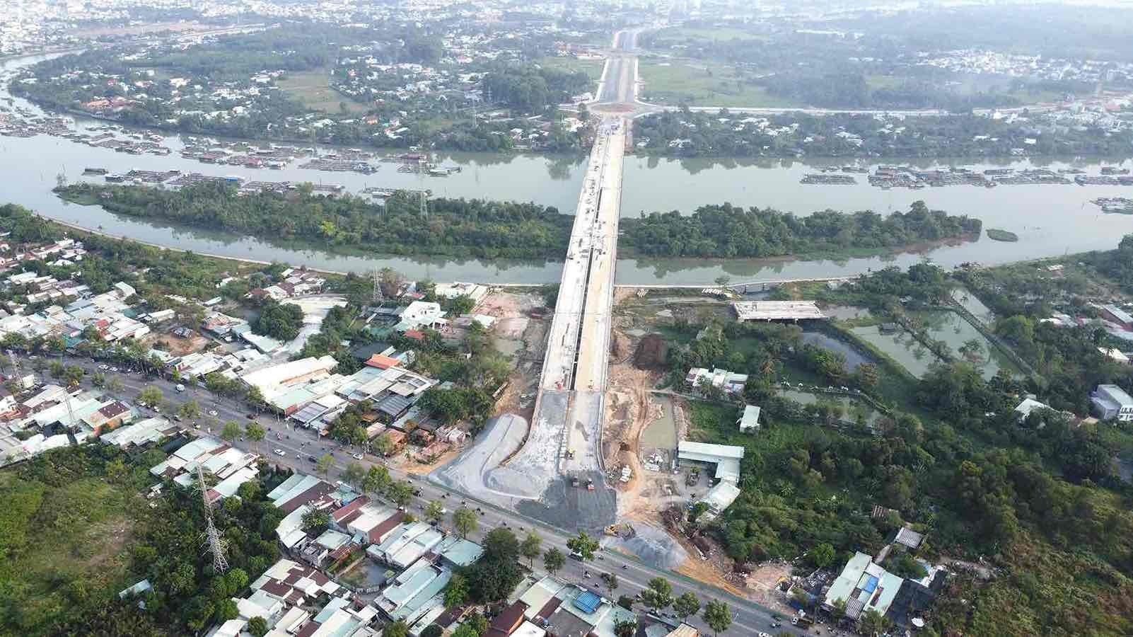 Công trường thi công dự án đường trục trung tâm Biên Hòa giai đoạn nước rút