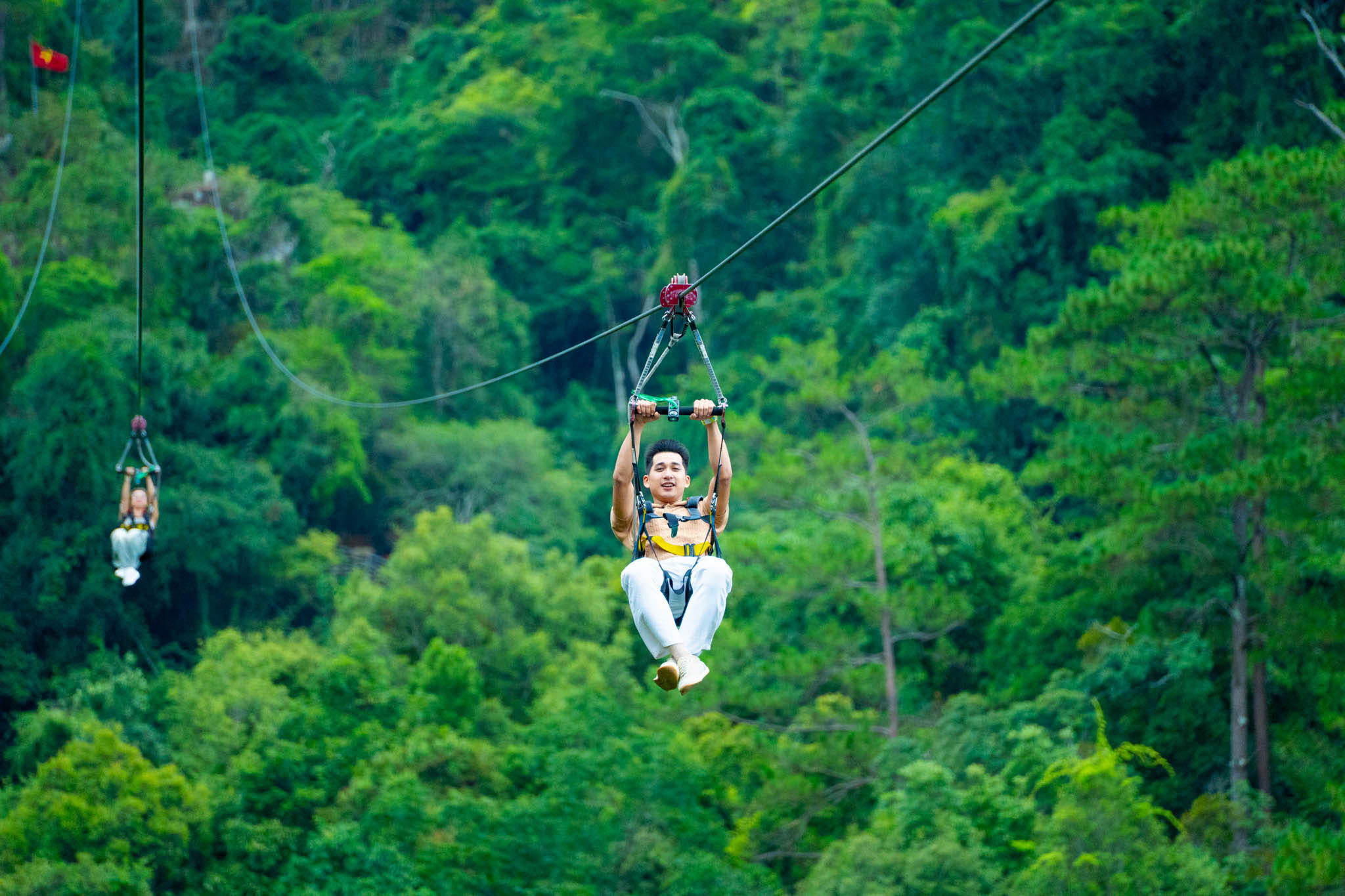 Zipline xuyên rừng 1500m tại thác Datanla