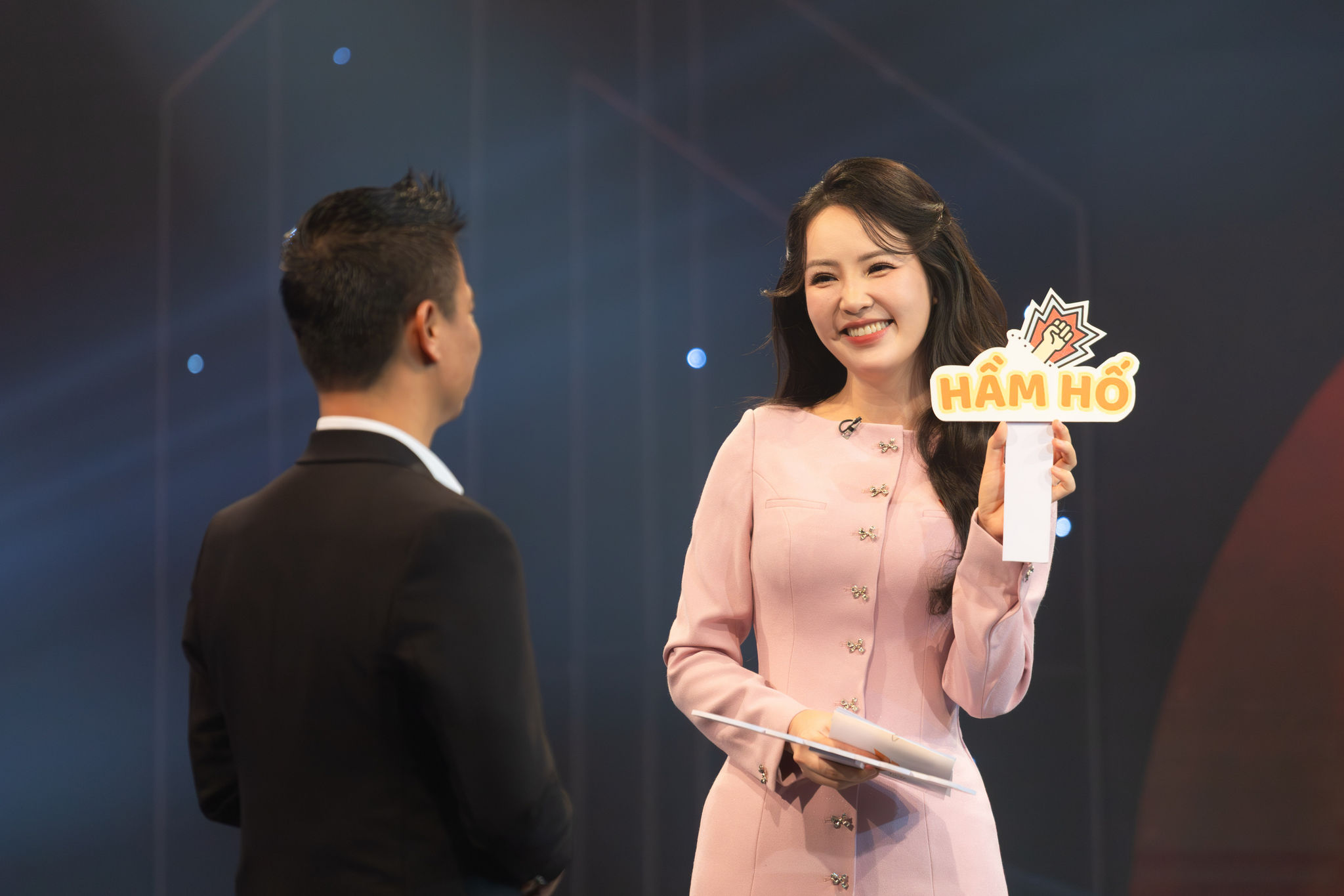 Anh Duẩn tự tay chăm sóc các con
