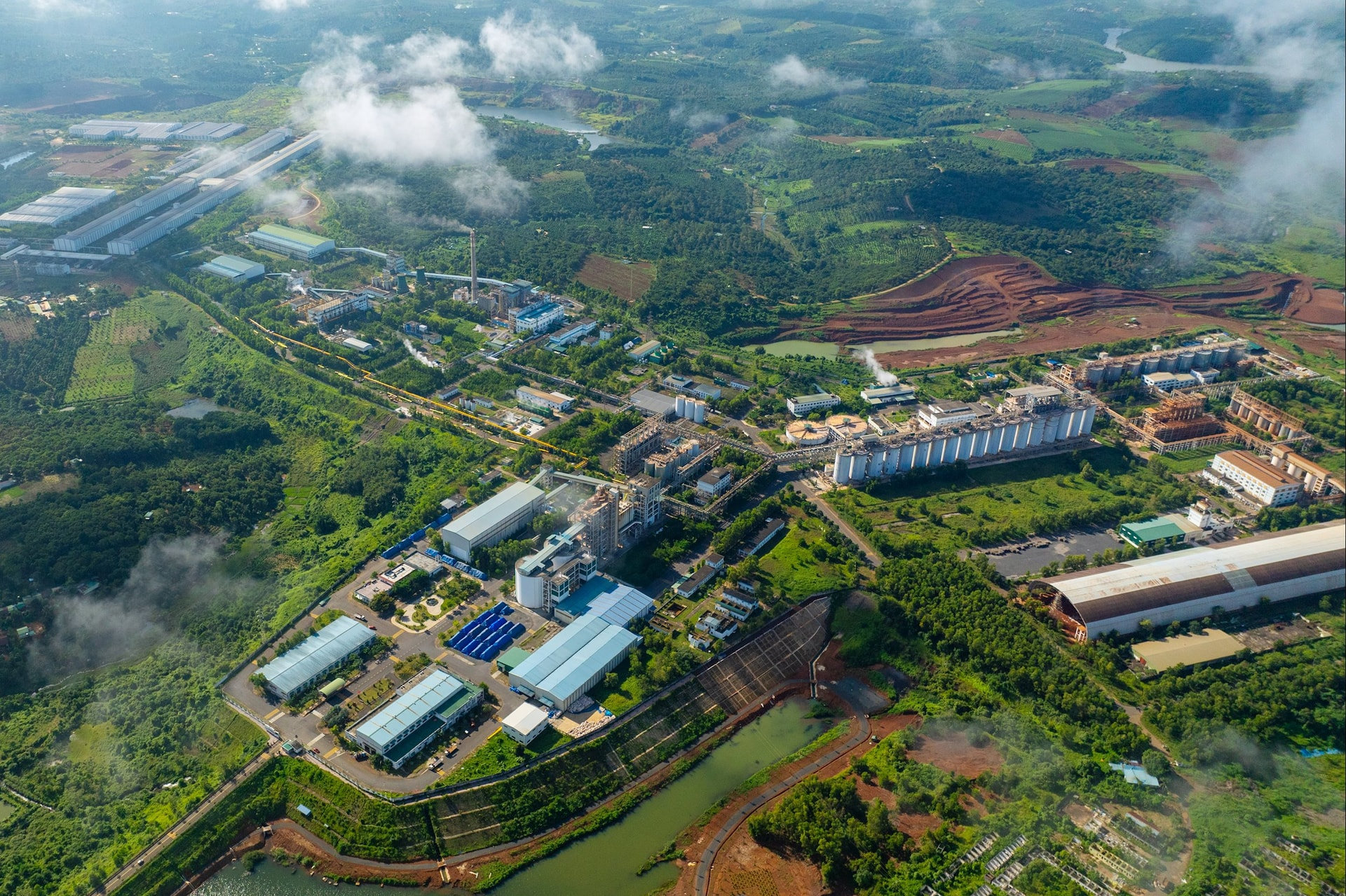 Quang cảnh Tổ hợp alumin Nhân Cơ, tỉnh Lâm Đồngk Nông)