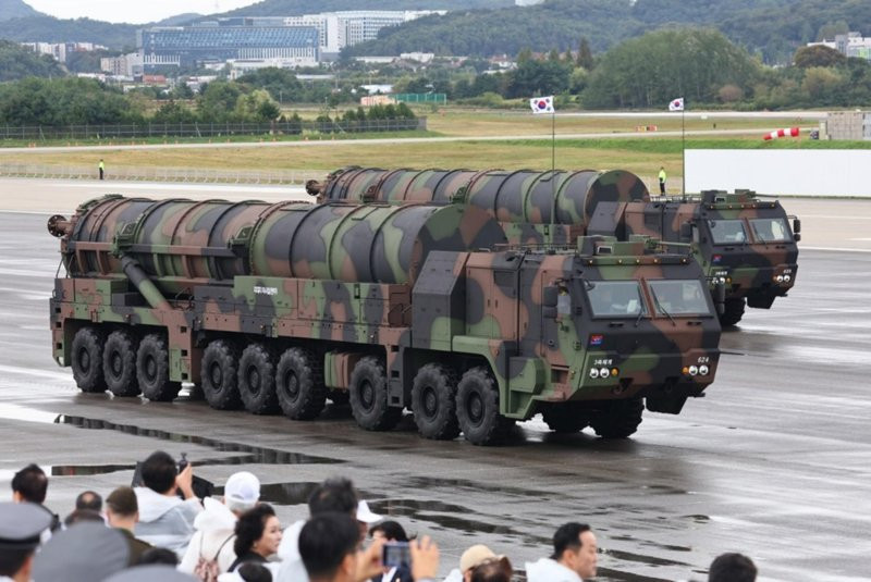 Tên lửa đạn đạo Hyunmoo-5 của Hàn Quốc tại Căn cứ Không quân Seoul