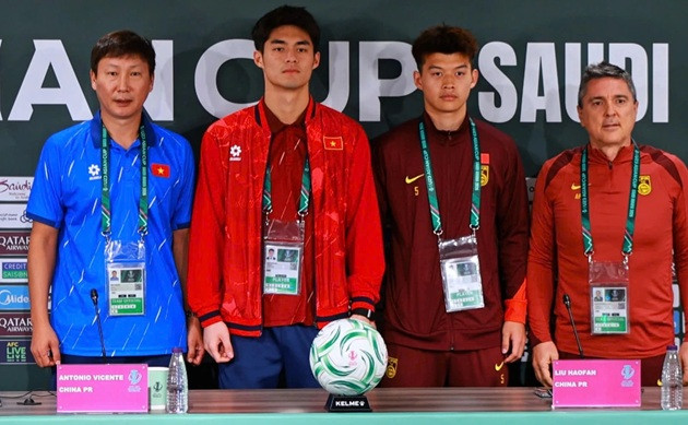 Trung vệ Liu Haofan tham dự buổi họp báo trước trận bán kết với U23 Việt Nam