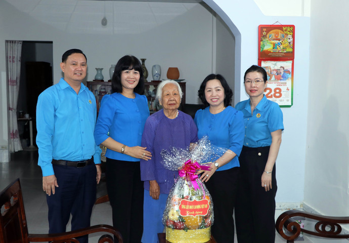 vna-potal-vinh-long-to-chuc-bua-com-cong-doan-8176535.jpg