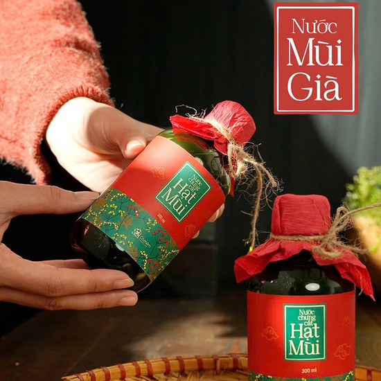 Nghi thức lau dọn bàn thờ chuẩn bị đón Tết