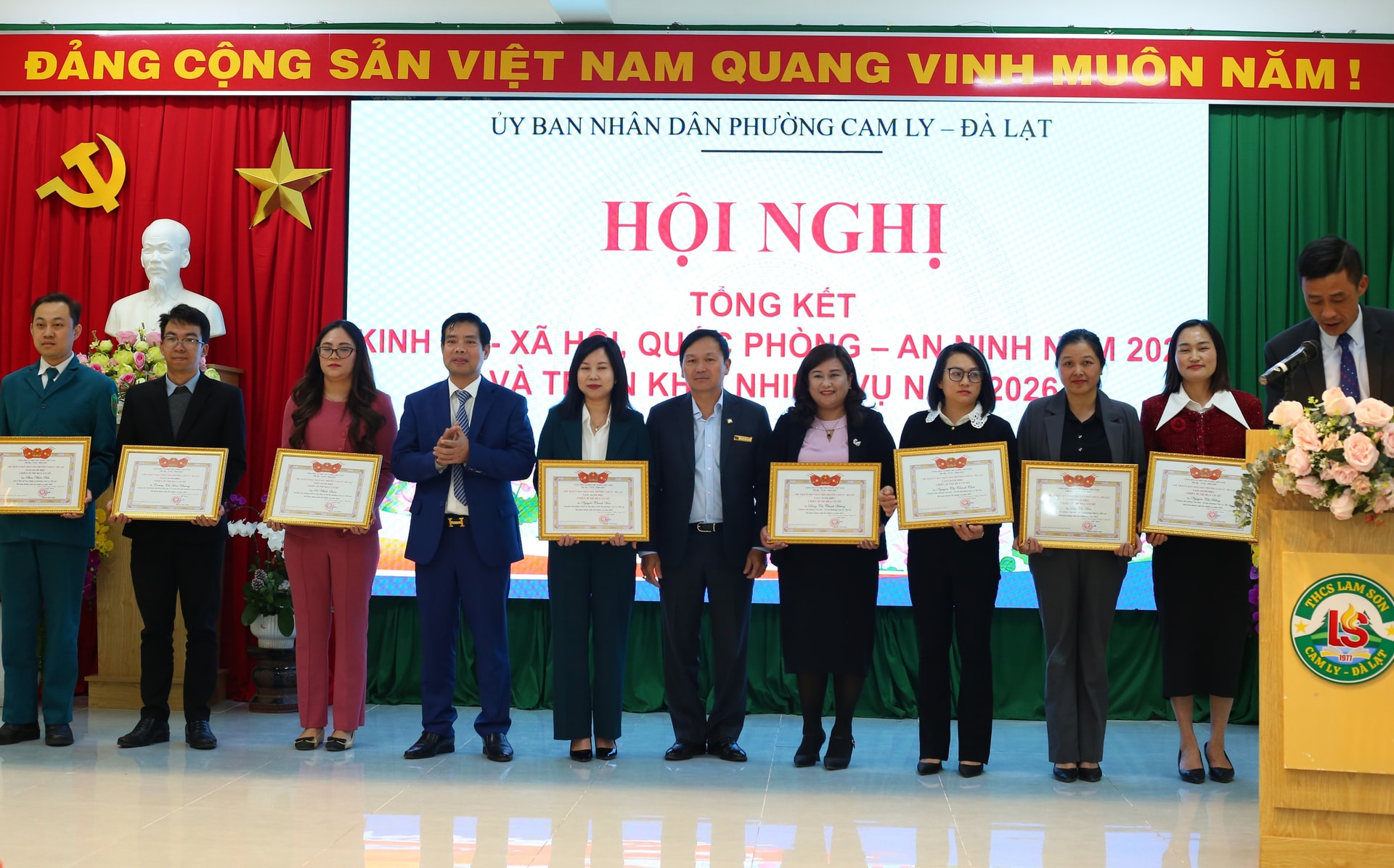 Des certificats de félicitations ont été décernés aux personnes ayant obtenu des résultats exceptionnels dans l'exercice de leurs fonctions en 2025.