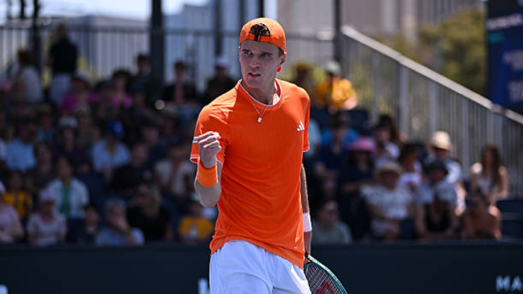 Jakub Mensik khẳng định bản lĩnh trong các trận đấu kéo dài 5 set