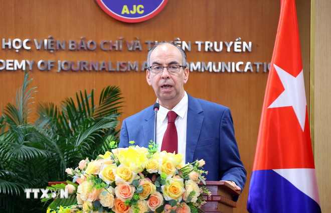 ttxvn-nha-bao-viet-nam-tai-cuba-4.jpg