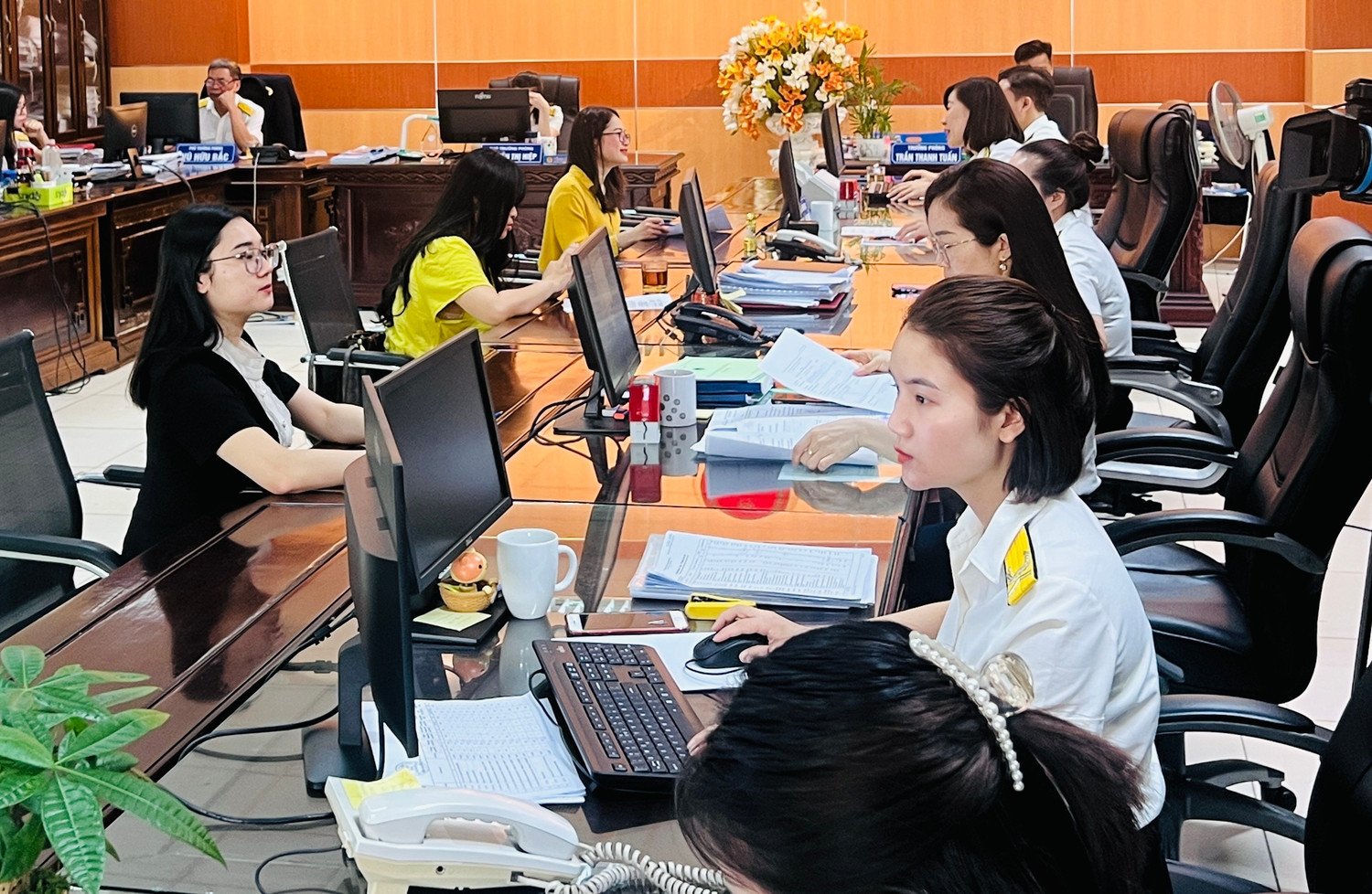 Gắn chặt cải cách tiền lương với sắp xếp bộ máy, tinh giản biên chế, trả lương theo vị trí việc làm- Ảnh 2.