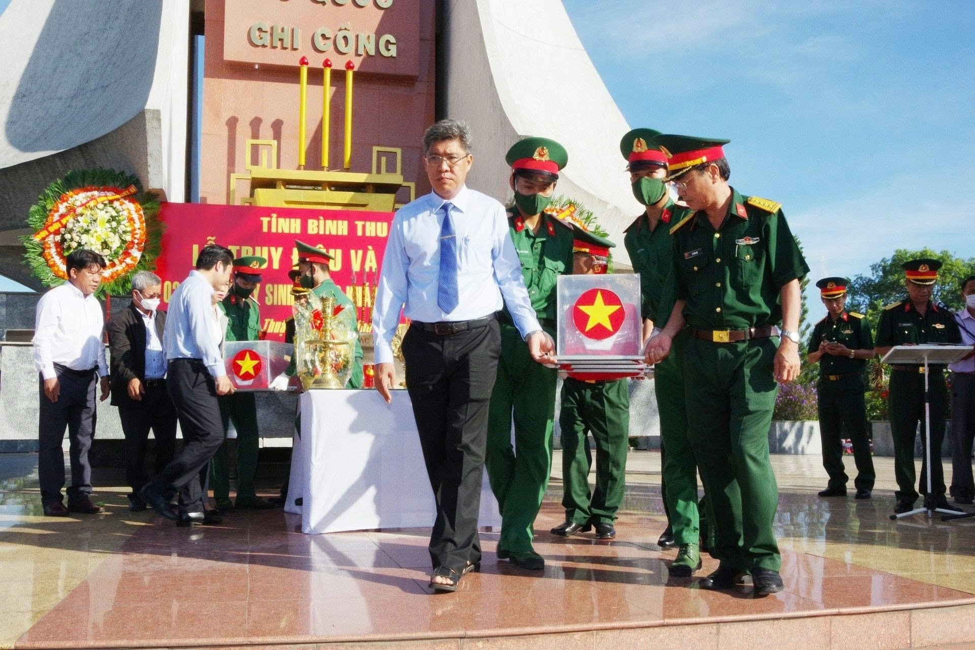 Đồng chí Nguyễn Minh, Phó Chủ tịch UBND tỉnh Lâm Đồng dự lễ truy điệu liệt sĩ hi sinh trong kháng chiến chống Mỹ cứu nước, được tìm thấy cất bốc, an táng tại Nghĩa Trang Liệt sĩ Bình Thuận