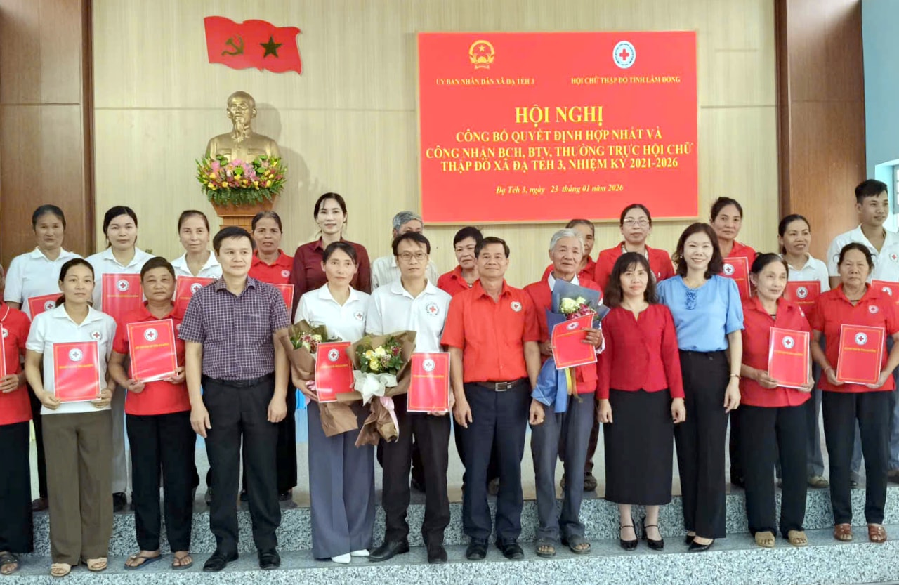 gen-h-Hình 2-ra mắt BCH Hội CTĐ xã Đạ Te3h 3