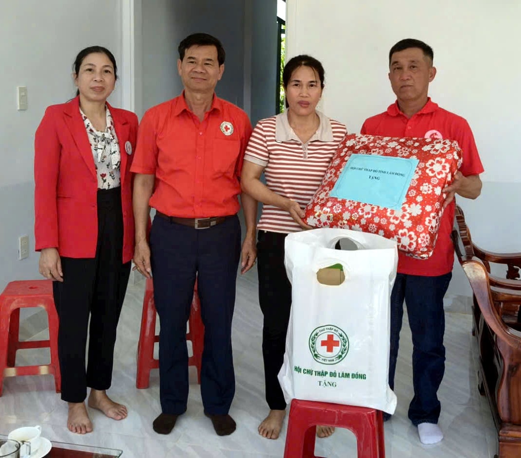 gen-h-hình 2-Trao nhà xã Đạ Te3h 2