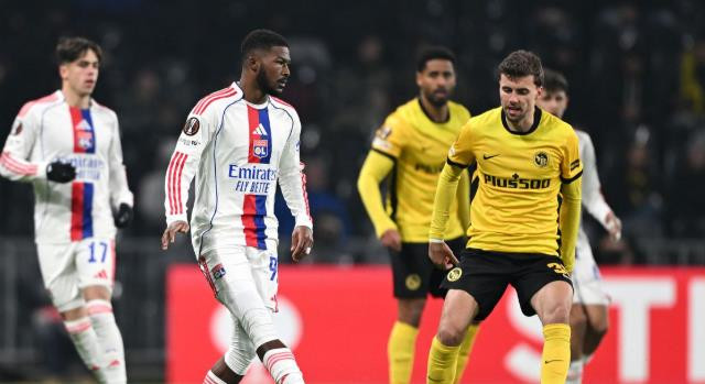 Hiệp 1 diễn ra giằng co giữa Lyon và Young Boys