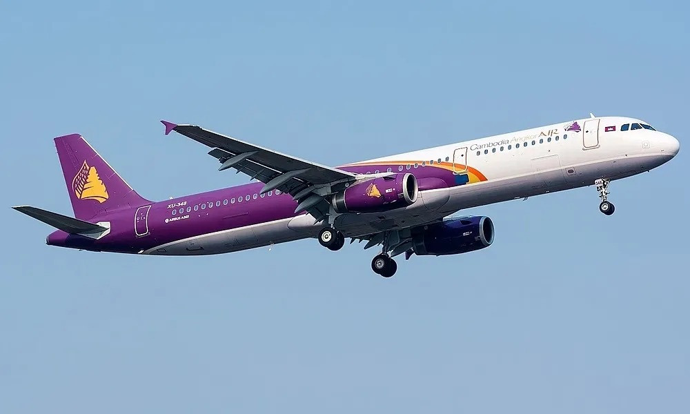 Máy bay Air Cambodia tại đường băng