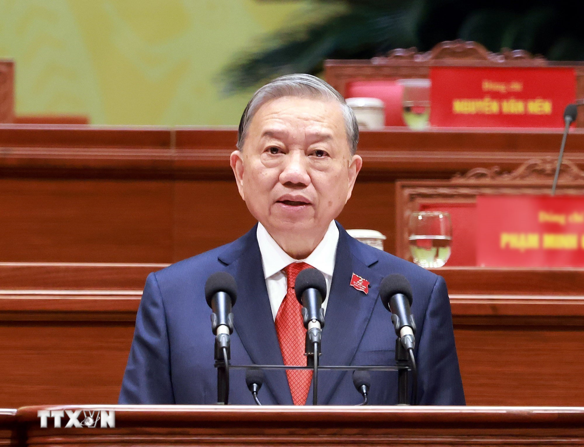 ttxvn-be-mac-dai-hoi-xiv-cua-dang-8.jpg
