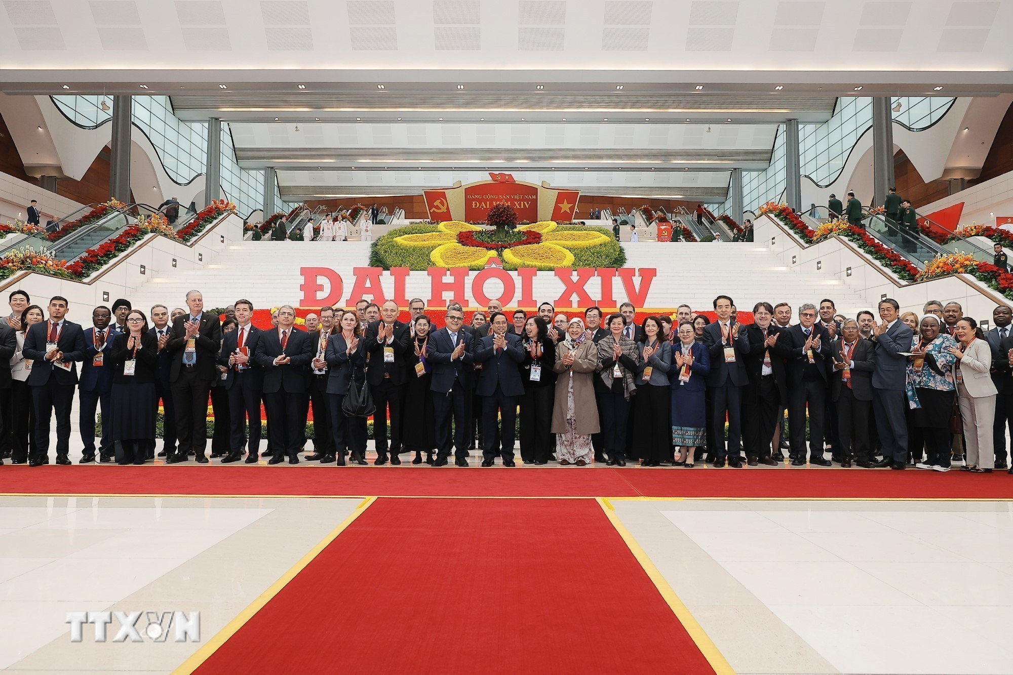 ttxvn-be-mac-dai-hoi-xiv-cua-dang-22.jpg