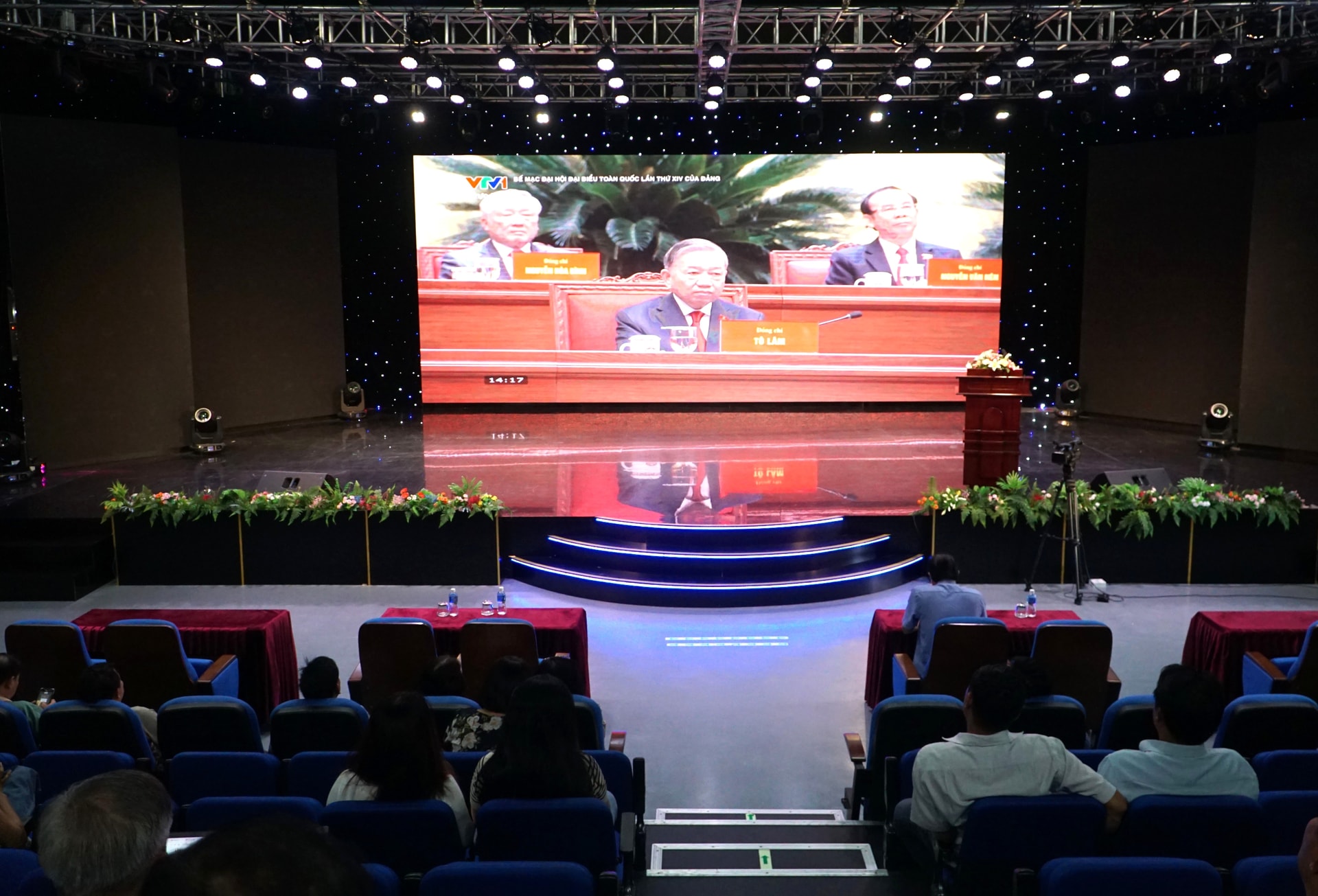 Quang cảnh theo d&otilde;i phi&ecirc;n bế mạc Đại hội Đảng tại B&aacute;o v&agrave; PTTH L&acirc;m Đồng cơ sở Phan Thiết