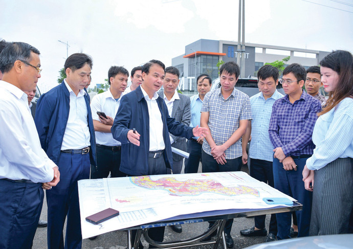 dc-dang-xuan-phong-uvtw-dang-bi-thu-tinh-uy-truong-doan-dai-bieu-quoc-hoi-tinh-va-doan-khao-sat-tai-khu-cong-nghiep-thai-ha-xa-bac-ly.jpg
