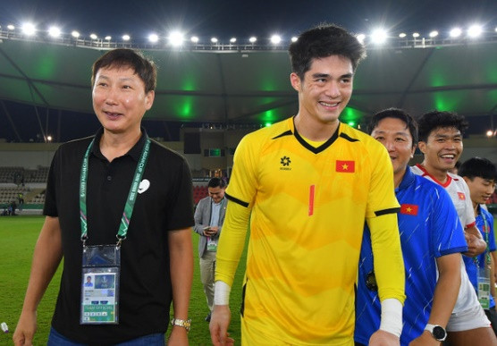 Thủ môn Trần Trung Kiên trong màu áo U23 Việt Nam tại giải châu Á.