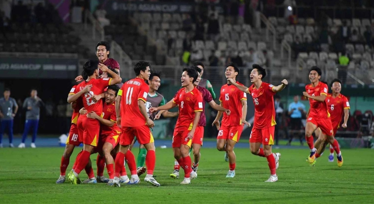 U23 Việt Nam vươn mình mạnh mẽ tại giải châu lục trong khi U23 Hàn Quốc gây thất vọng.