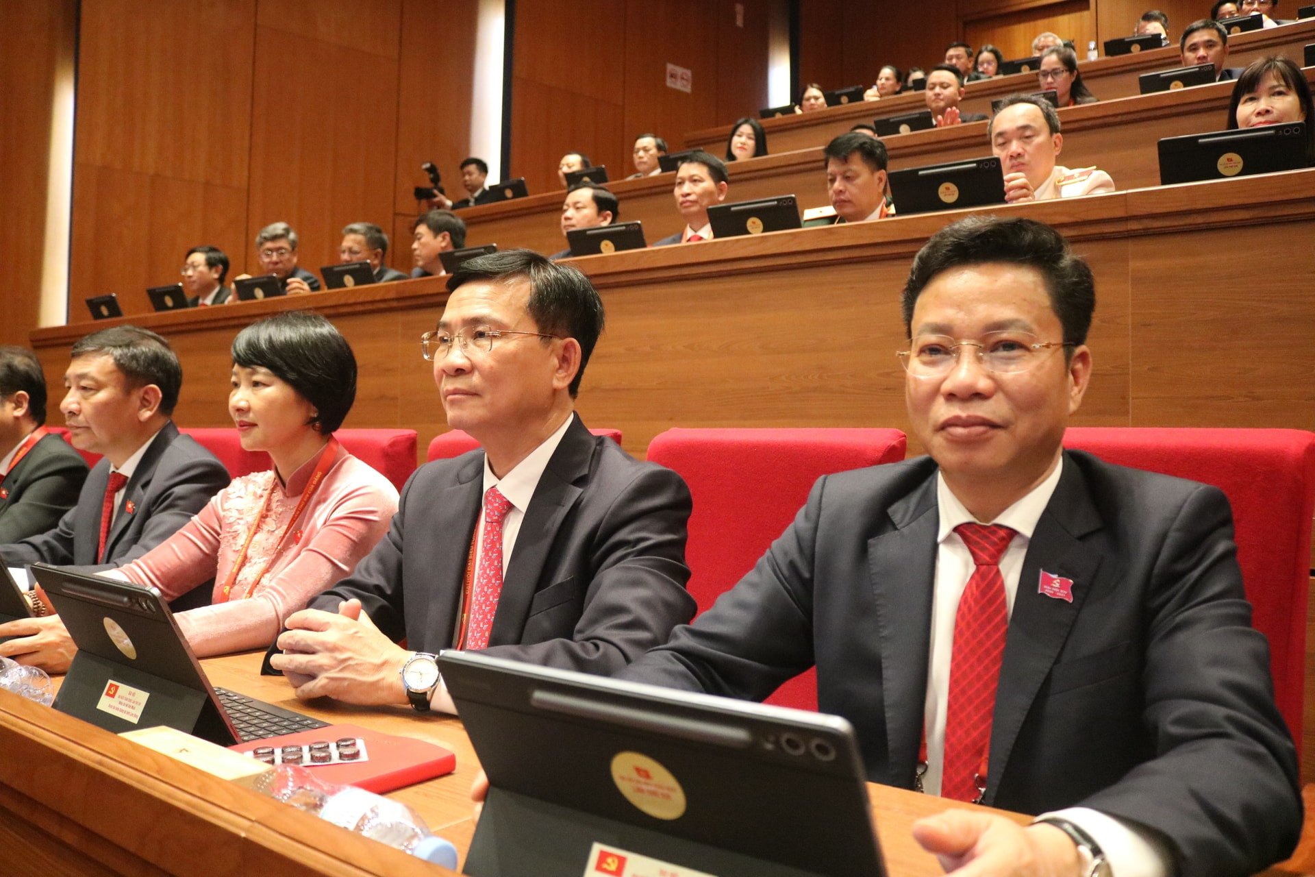 Các đồng chí đại biểu tỉnh Lâm Đồng tham dự Đại hội đại biểu toàn quốc lần thứ XIV của Đảng