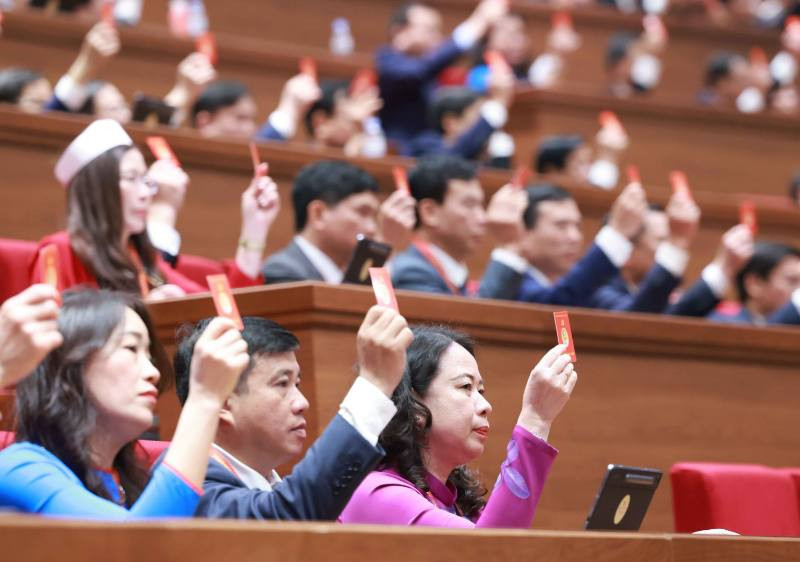 Đoàn đại biểu tỉnh Lâm Đồng biểu quyết tại Đại hội