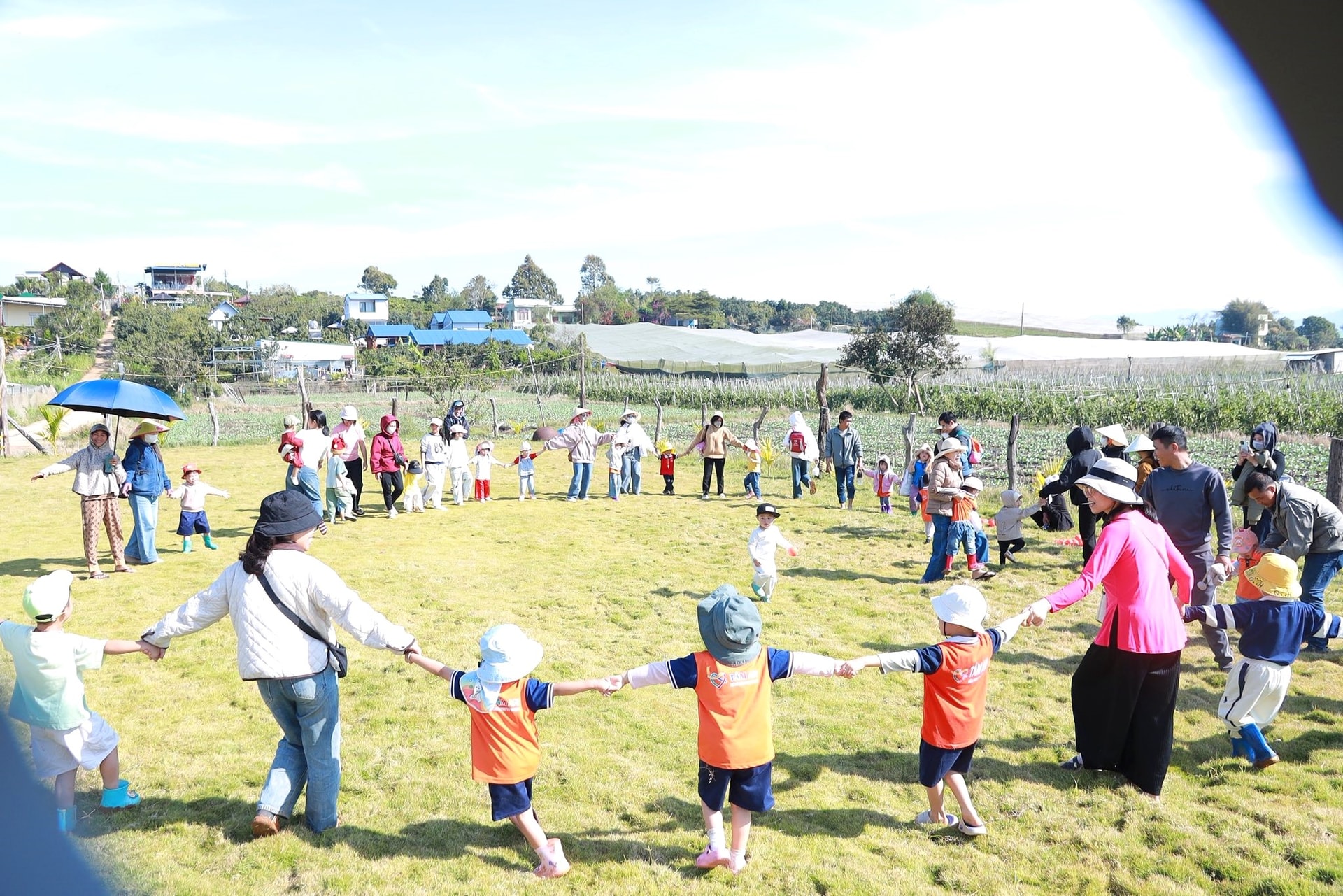Học sinh trải nghiệm hoạt động du lịch tại vùng quê Lâm Đòng