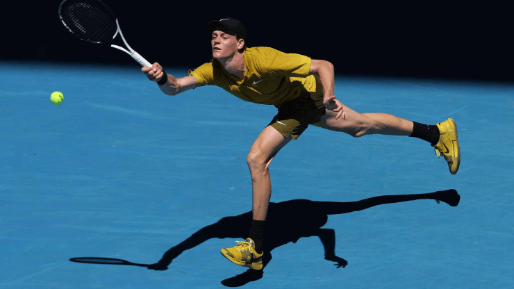 Jannik Sinner kiệt sức vì nắng nóng tại Australian Open