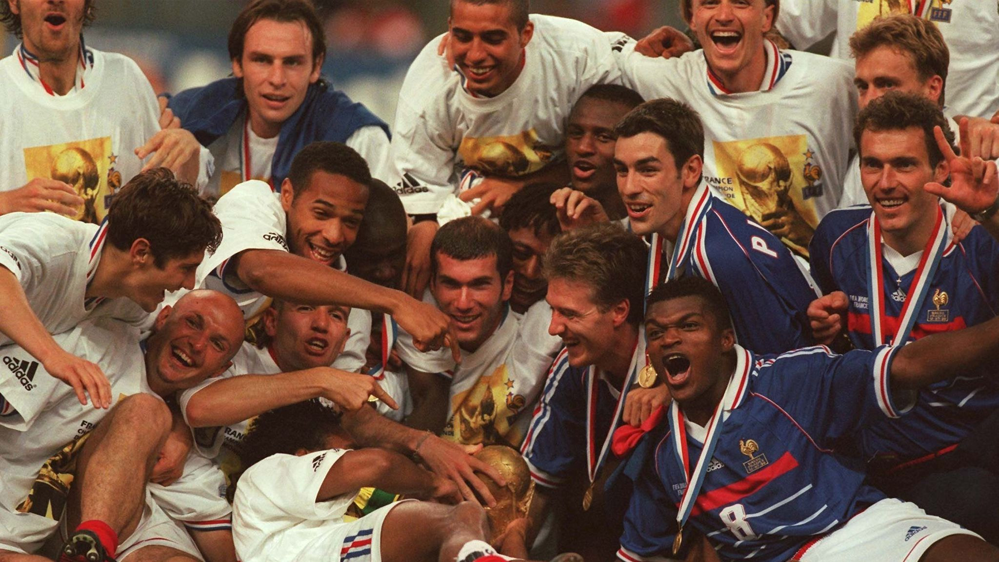 Tuyển Pháp giành chức vô địch World Cup 1998 ngay trên chính sân nhà.