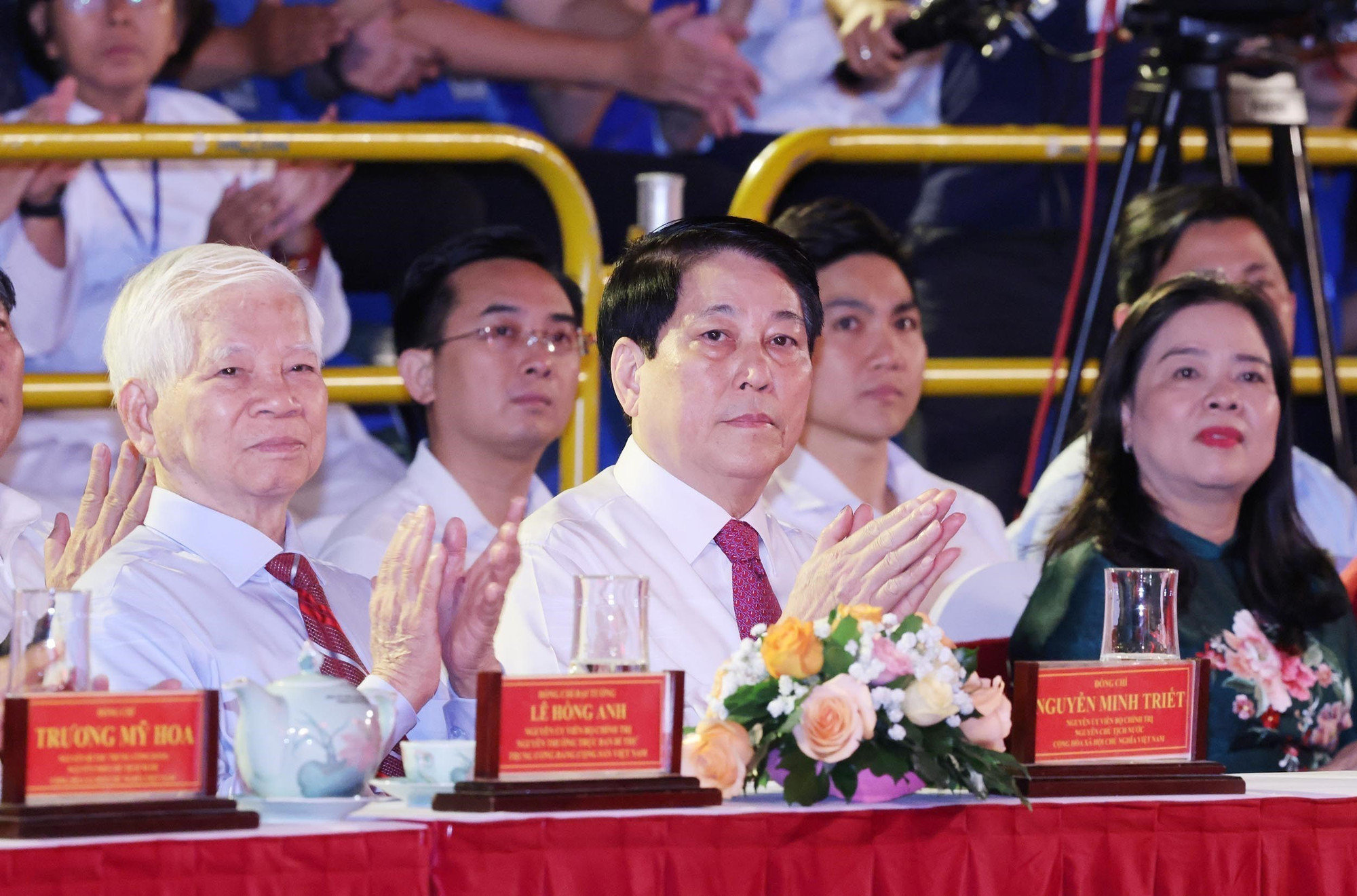vna-potal-chu-tich-nuoc-du-cau-truyen-hinh-ky-niem-85-nam-ngay-chu-tich-ho-chi-minh-ve-nuoc-8557016.jpg