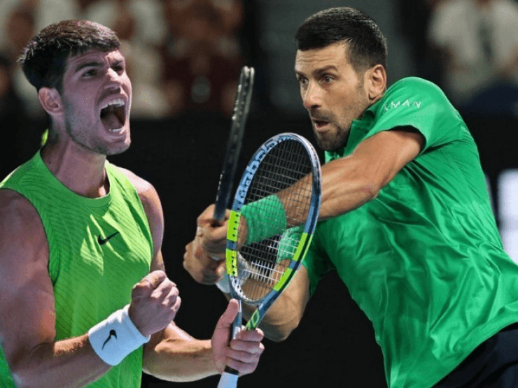 Carlos Alcaraz học hỏi kỹ thuật giao bóng từ đàn anh Novak Djokovic để nâng cấp sự ổn định.