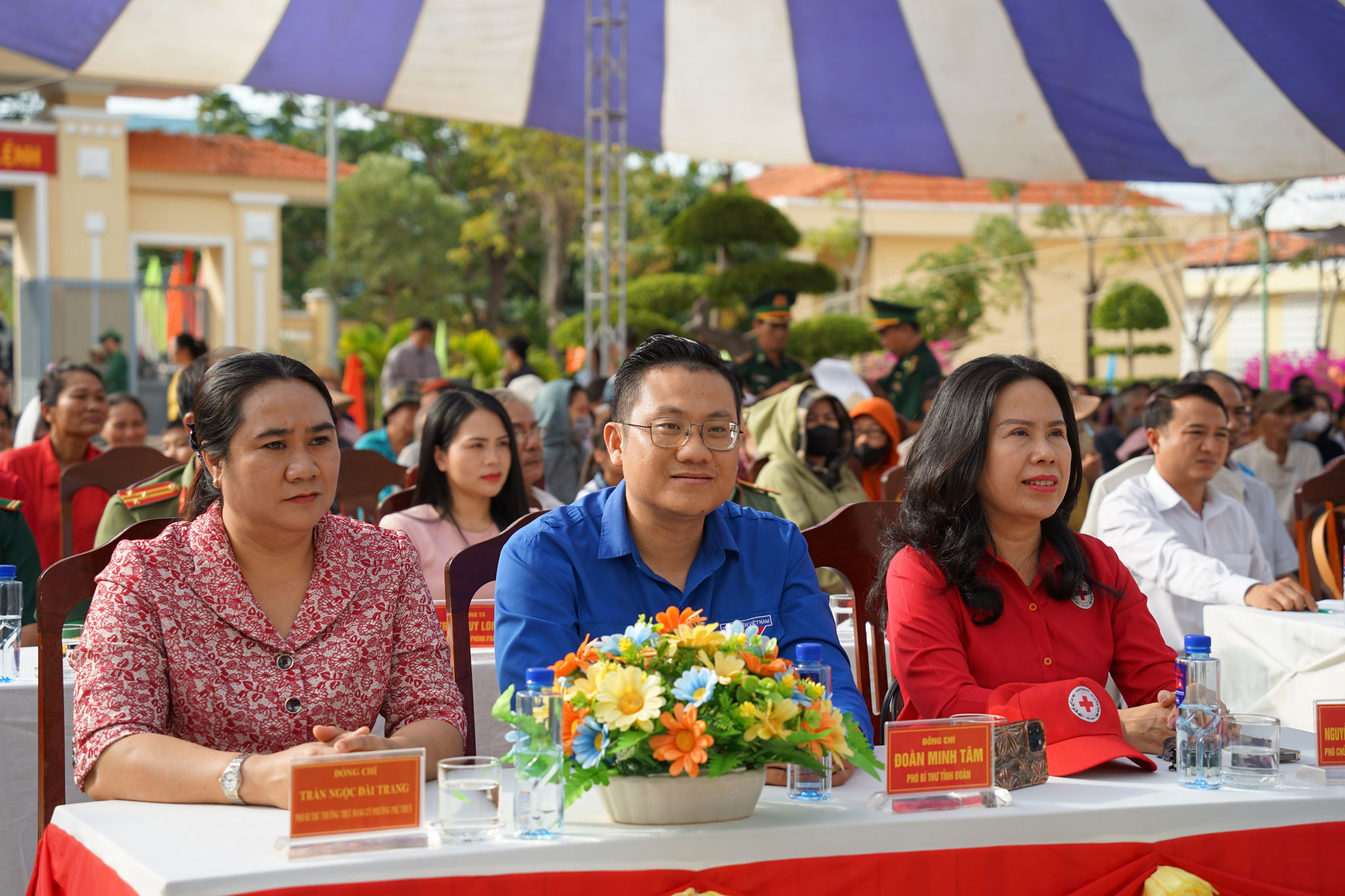 Lãnh đạo các ban ngành, đoàn thể, địa phương dự chương trình