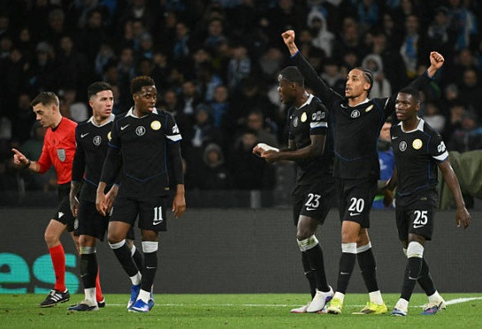 Joao Pedro mang về chiến thắng kịch tính cho Chelsea.