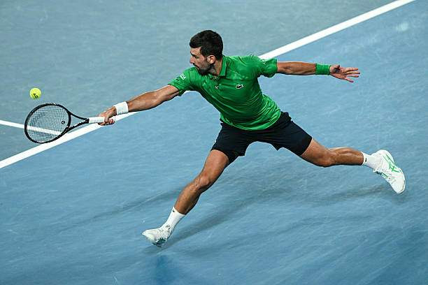 Djokovic phô diễn kỹ thuật đánh bóng bền