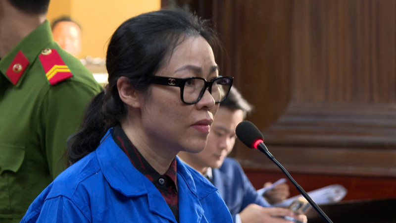 Bị cáo Hồ Thị Thanh Phương bị tuyên phạt 27 năm tù về tội Giả mạo trong công tác và Đưa hối lộ