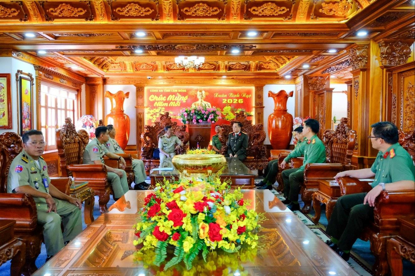toan-canh-buoi-gap-mat(1).jpg
