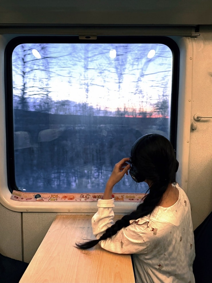 Khung cảnh nh&igrave;n từ cửa sổ t&agrave;u hỏa hướng về ph&iacute;a Bắc Hồng