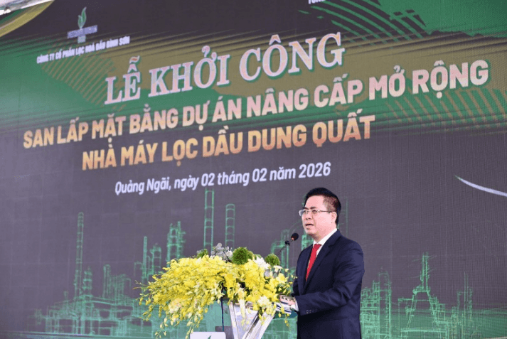 Ông Nguyễn Hoàng Giang phát biểu tại lễ khởi công Ông Nguyễn Hoàng Giang phát biểu tại lễ khởi công
