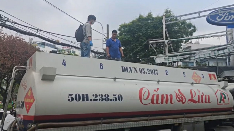 Triệt phá đường dây sản xuất, buôn bán xăng RON A95 giả quy mô lớn -1