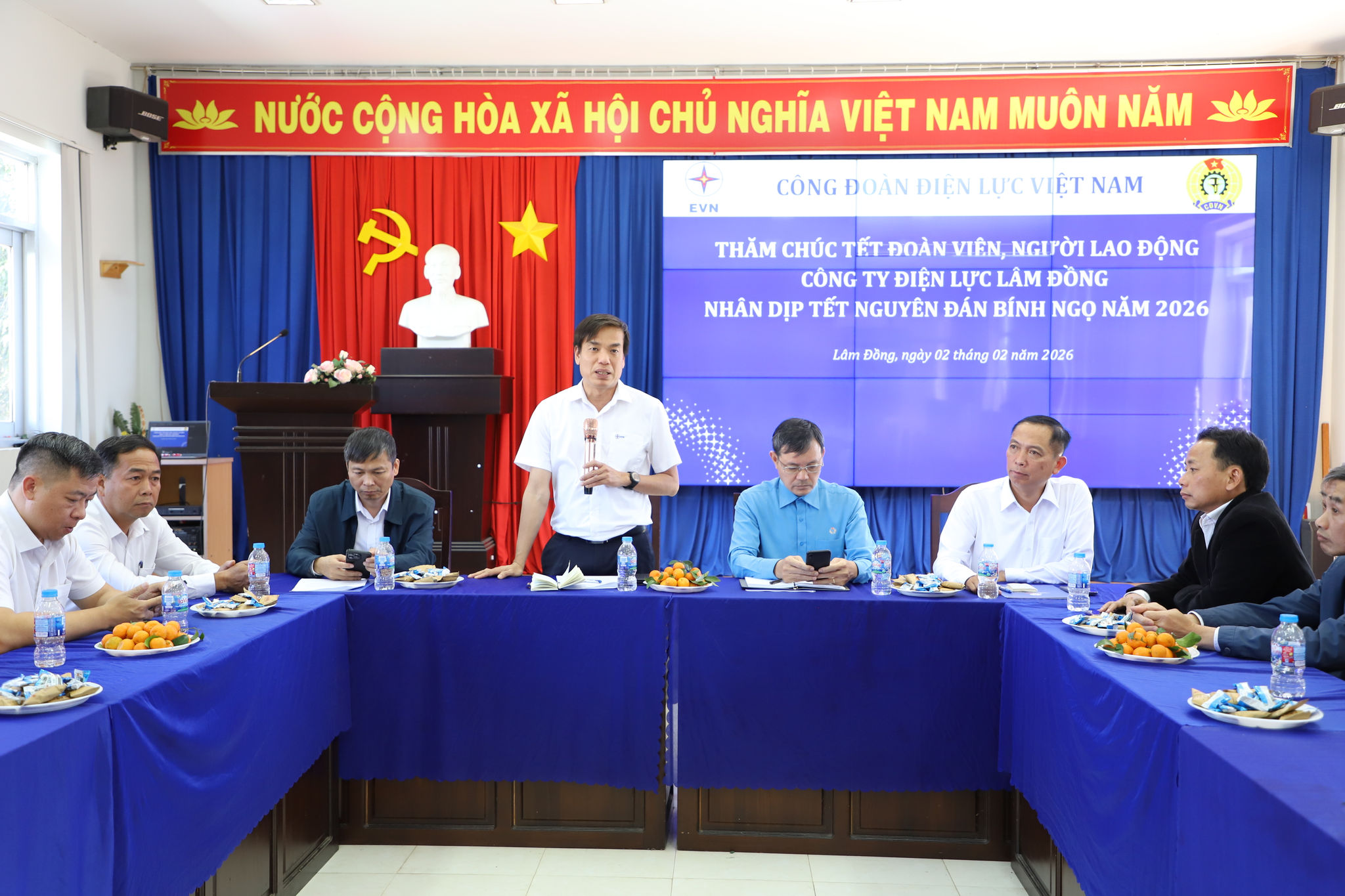 Ông Uông Quang Huy – Phó Chủ tịch Công đoàn Điện lực Việt Nam phát biểu tại buổi gặp mặt người lao động