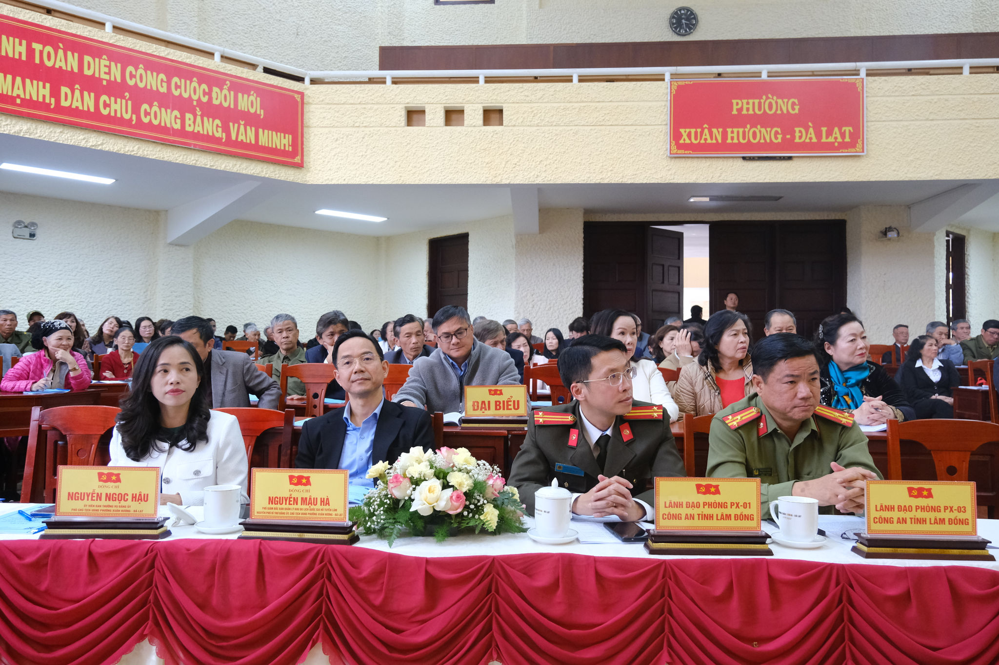 Các đại biểu dự hội nghị