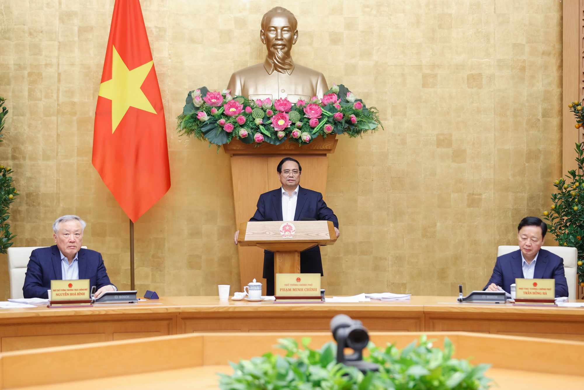 Thủ tướng: Quyết liệt triển khai Nghị quyết Đại hội XIV của Đảng với trách nhiệm cao nhất, hiệu quả là thước đo- Ảnh 2.
