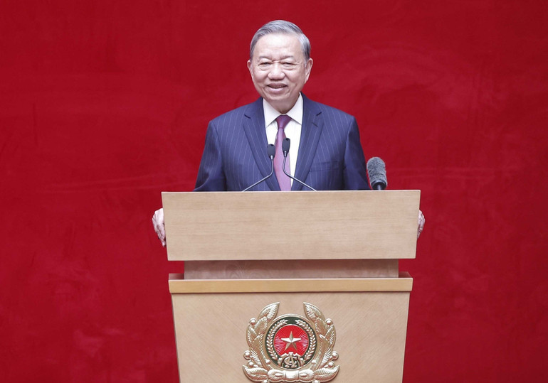 vna-potal-tong-bi-thu-gap-mat-can-bo-cong-an-cao-cap-qua-cac-thoi-ky-8573272.jpg