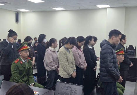 Các bị cáo trong vụ án buôn lậu vàng tại phiên tòa sơ thẩm