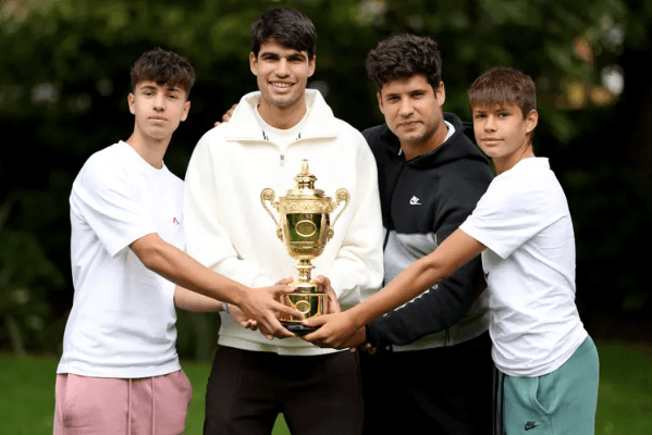 Bốn anh em Sergio, Alcaraz, Àlvaro và Jaime năm 2024.